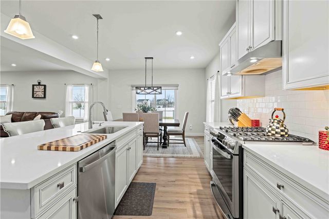 6027 North Ivory Drive, Farmington, NY 14425