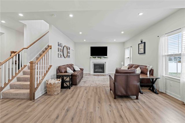 6027 North Ivory Drive, Farmington, NY 14425