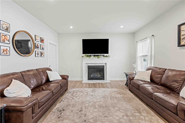 6027 North Ivory Drive, Farmington, NY 14425