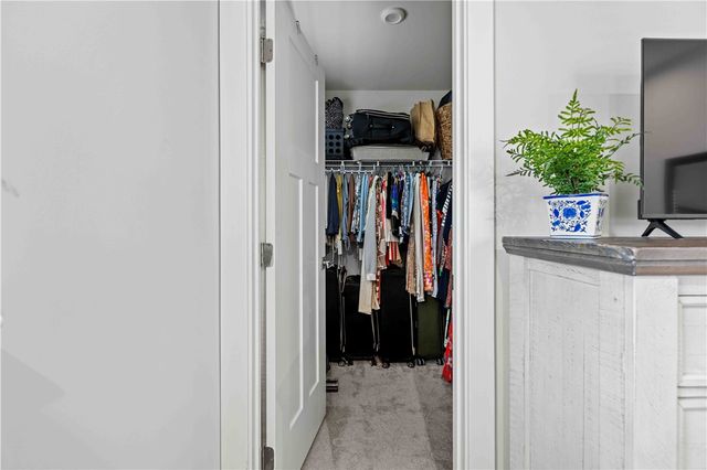 6027 North Ivory Drive, Farmington, NY 14425