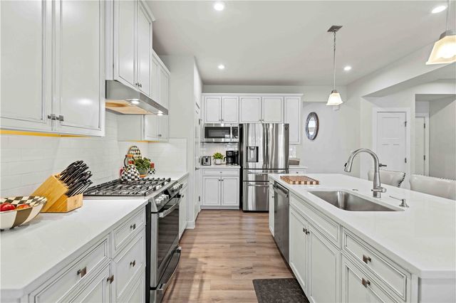 6027 North Ivory Drive, Farmington, NY 14425