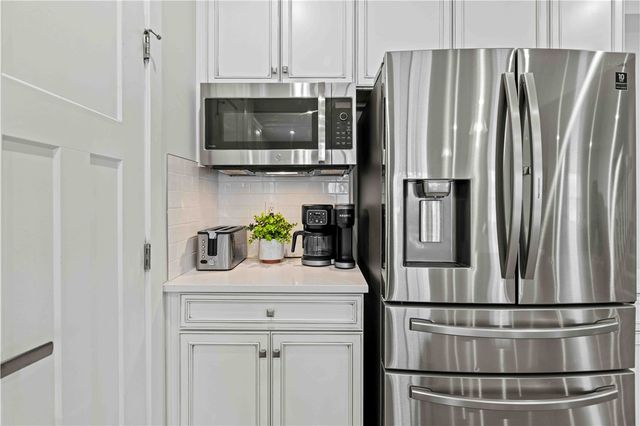 6027 North Ivory Drive, Farmington, NY 14425