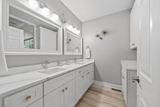 401 Abbey Ridge COURT, Fontana, WI 53125