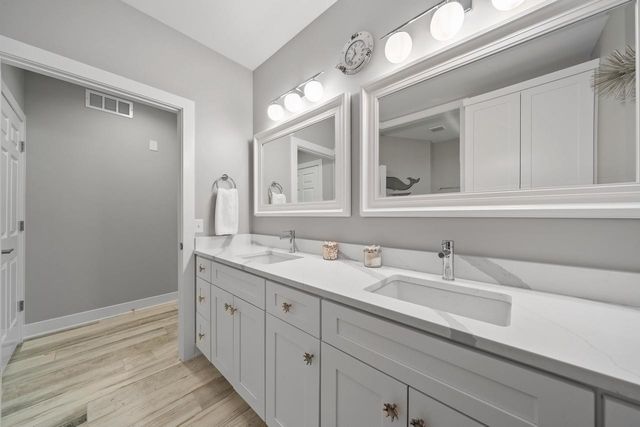401 Abbey Ridge COURT, Fontana, WI 53125