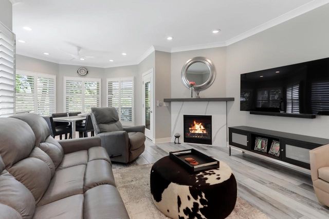 401 Abbey Ridge COURT, Fontana, WI 53125