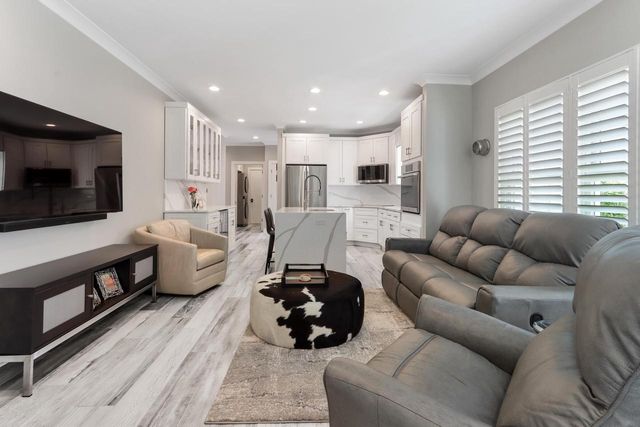 401 Abbey Ridge COURT, Fontana, WI 53125