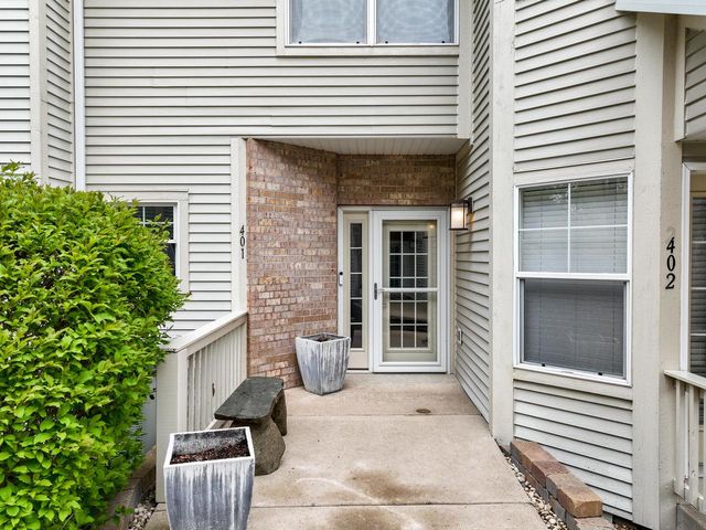 401 Abbey Ridge COURT, Fontana, WI 53125