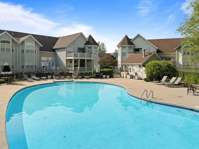 401 Abbey Ridge COURT, Fontana, WI 53125