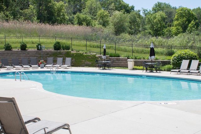 401 Abbey Ridge COURT, Fontana, WI 53125