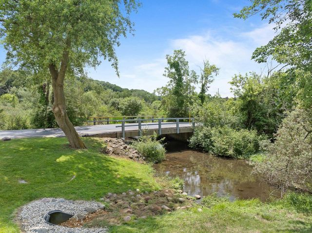 401 Abbey Ridge COURT, Fontana, WI 53125