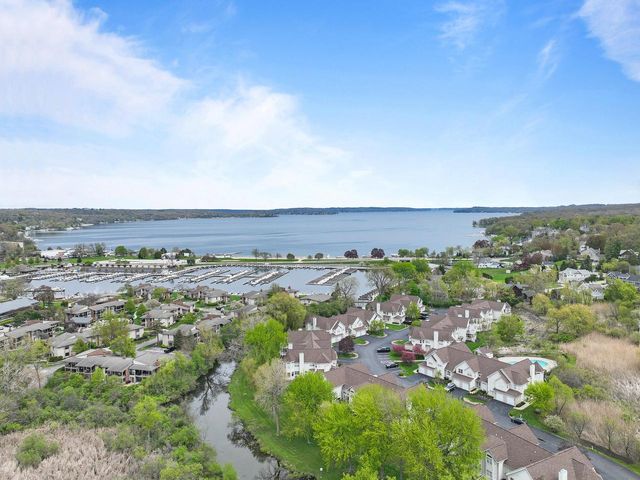 401 Abbey Ridge COURT, Fontana, WI 53125