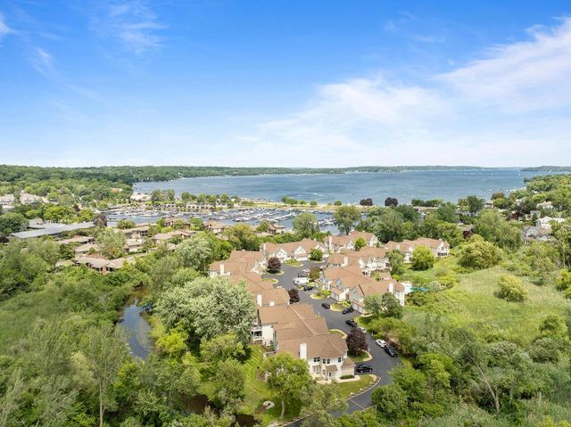 401 Abbey Ridge COURT, Fontana, WI 53125