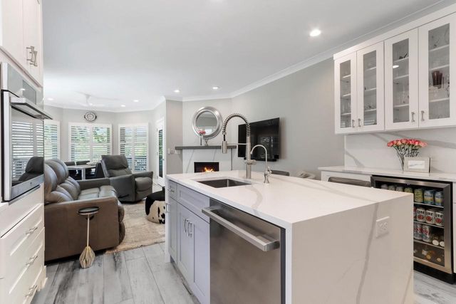 401 Abbey Ridge COURT, Fontana, WI 53125