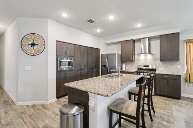 1336 Pleasant Knoll Trail, Aubrey, TX 76227