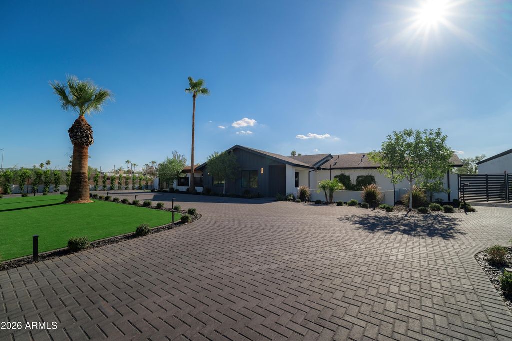 Image 1 of property listing at 13018 N 70TH Street, Scottsdale, AZ 85254