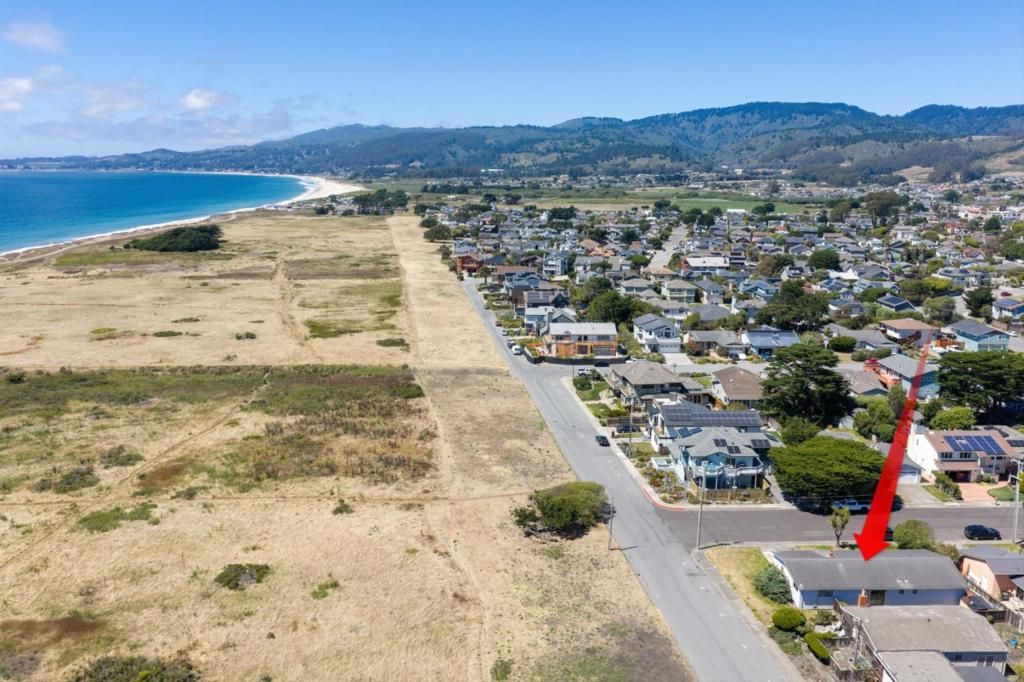 Image 2 of property listing at 200 Filbert Street, Half Moon Bay, CA 94019