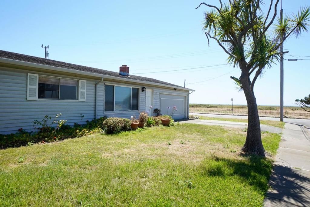 Image 4 of property listing at 200 Filbert Street, Half Moon Bay, CA 94019
