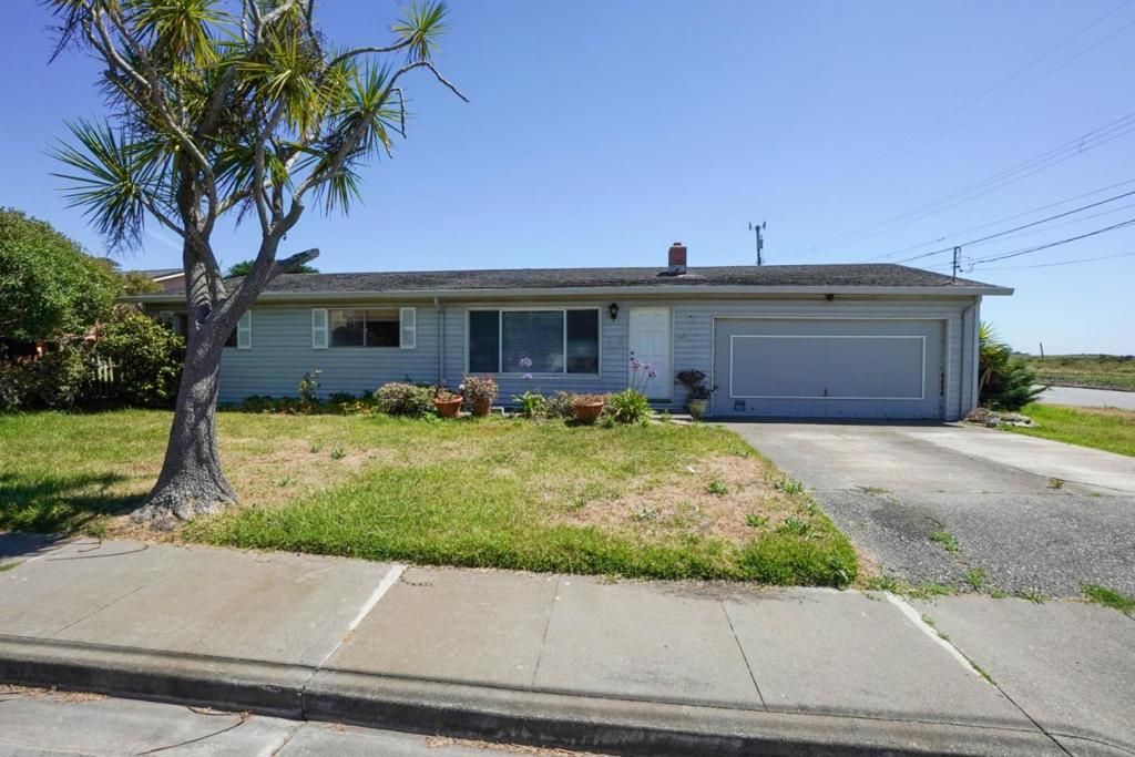 Image 5 of property listing at 200 Filbert Street, Half Moon Bay, CA 94019