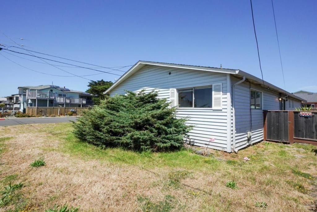 Image 6 of property listing at 200 Filbert Street, Half Moon Bay, CA 94019