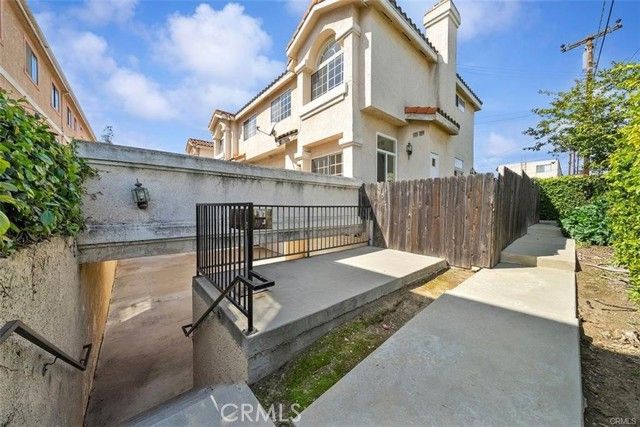 134 N Atlantic B, Alhambra, CA 91801