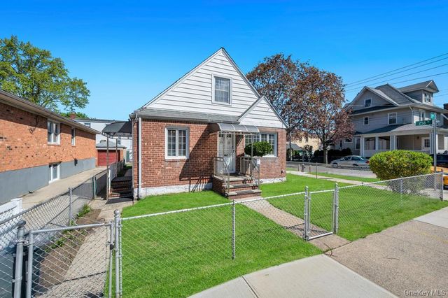 25719 87th Road, Floral Park, NY 11001