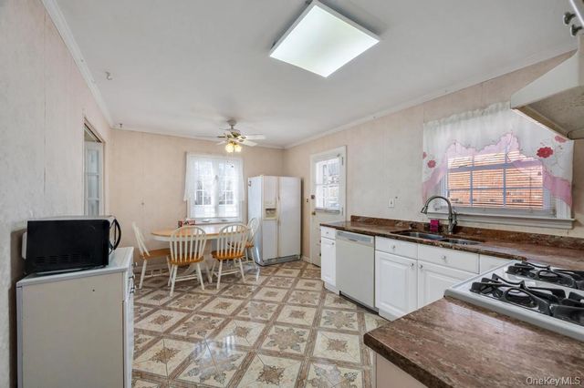 25719 87th Road, Floral Park, NY 11001