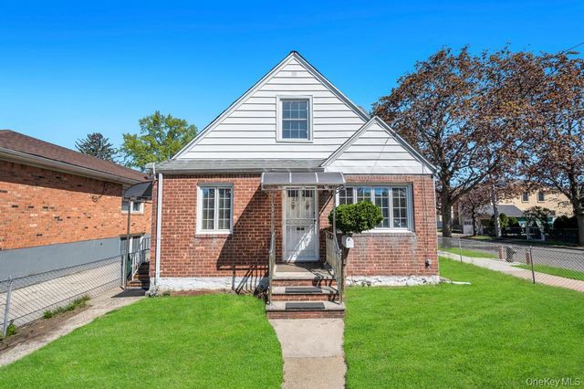 25719 87th Road, Floral Park, NY 11001