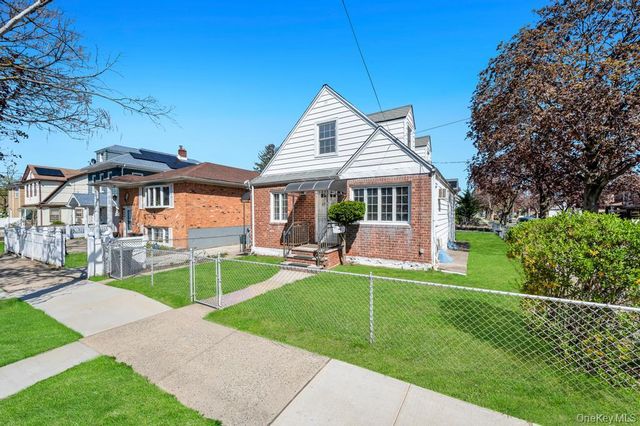 25719 87th Road, Floral Park, NY 11001