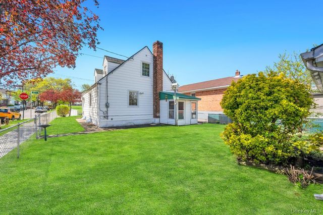 25719 87th Road, Floral Park, NY 11001