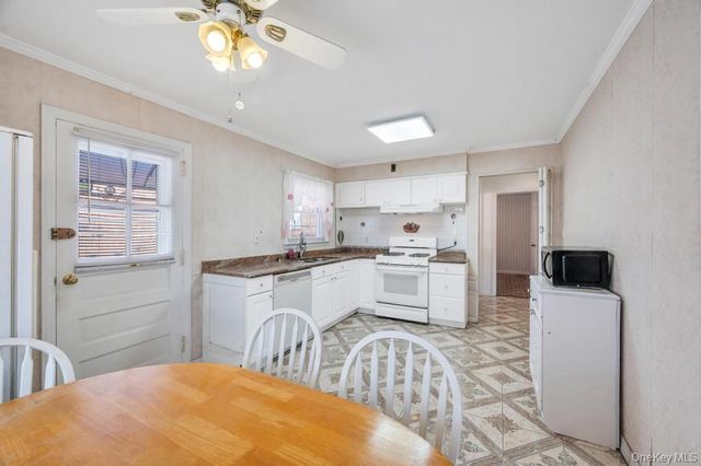 25719 87th Road, Floral Park, NY 11001