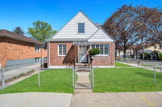 25719 87th Road, Floral Park, NY 11001