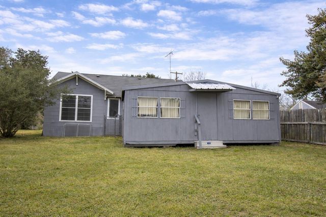 716 Olive Street, Wharton, TX 77488