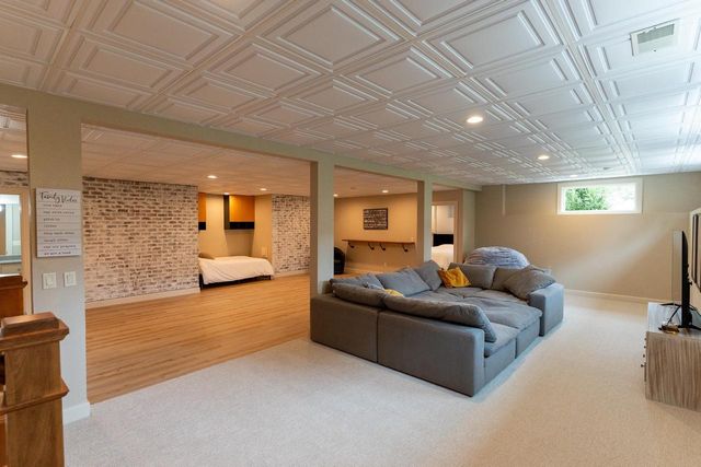 522 E TALLGRASS DRIVE, Appleton, WI 54913