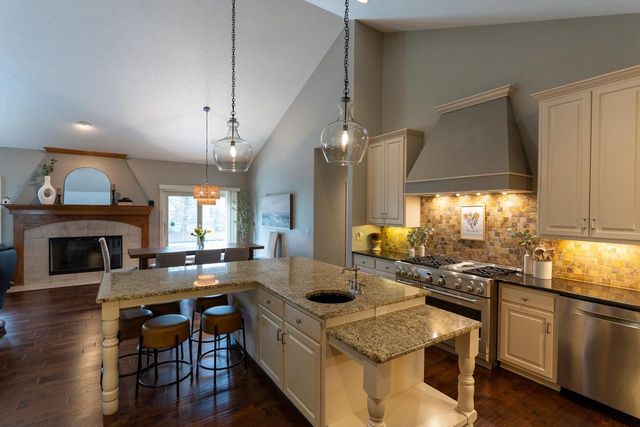 522 E TALLGRASS DRIVE, Appleton, WI 54913