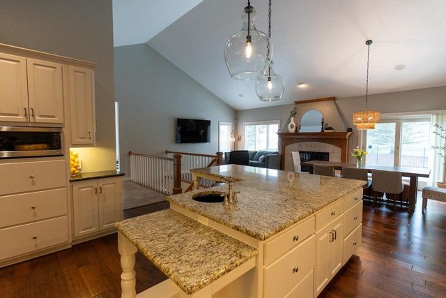 522 E TALLGRASS DRIVE, Appleton, WI 54913