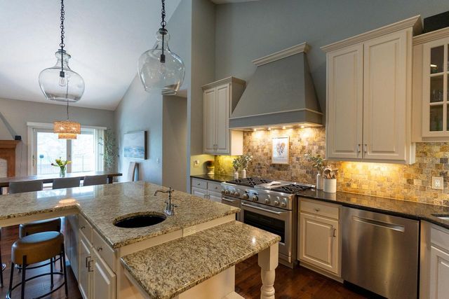 522 E TALLGRASS DRIVE, Appleton, WI 54913