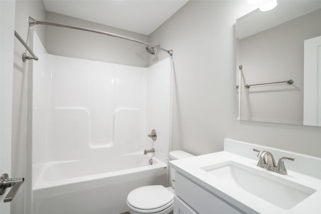 301 NE Meadow Lane, Ankeny, IA 50021