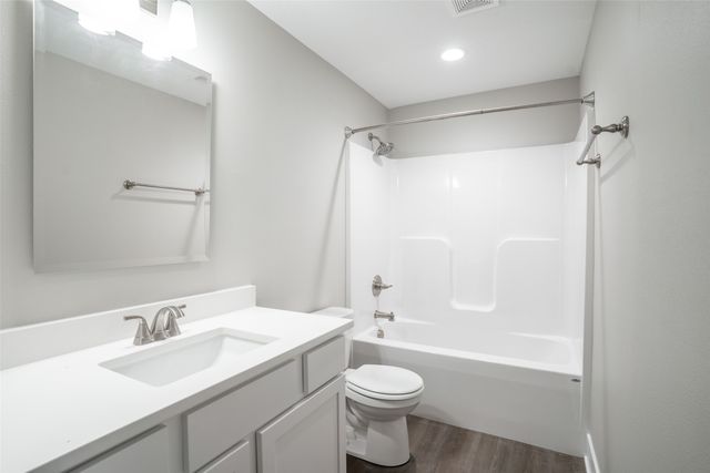 301 NE Meadow Lane, Ankeny, IA 50021