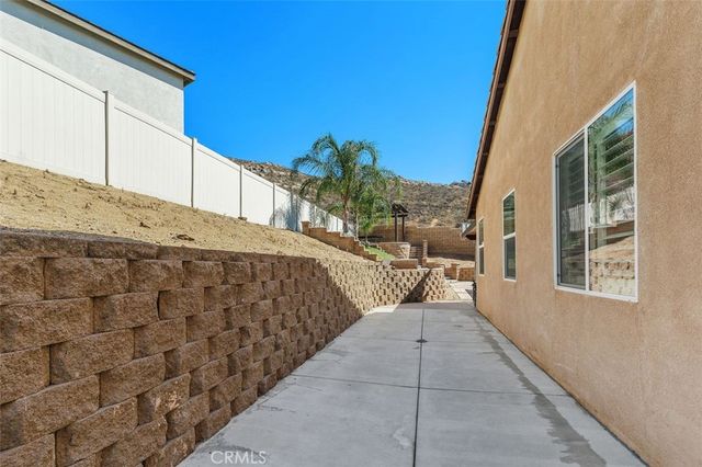 7066 Almandine, Jurupa Valley, CA 92509