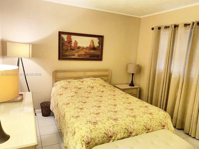 815 Middle River Dr 203, Fort Lauderdale, FL 33304