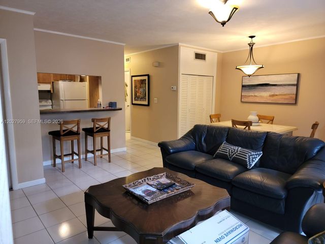 815 Middle River Dr 203, Fort Lauderdale, FL 33304