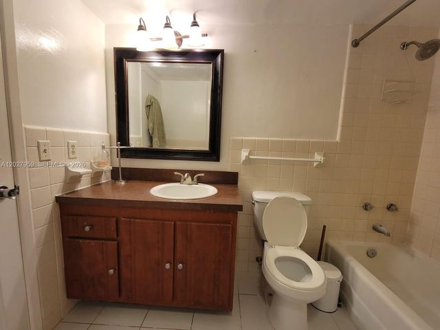 815 Middle River Dr 203, Fort Lauderdale, FL 33304