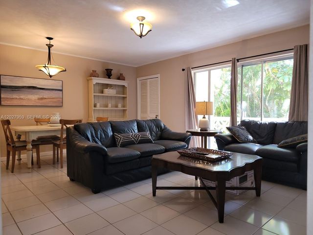 815 Middle River Dr 203, Fort Lauderdale, FL 33304