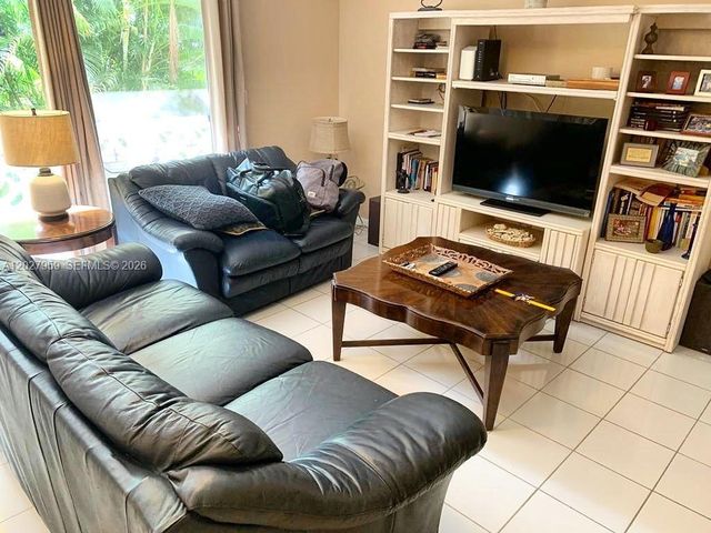 815 Middle River Dr 203, Fort Lauderdale, FL 33304