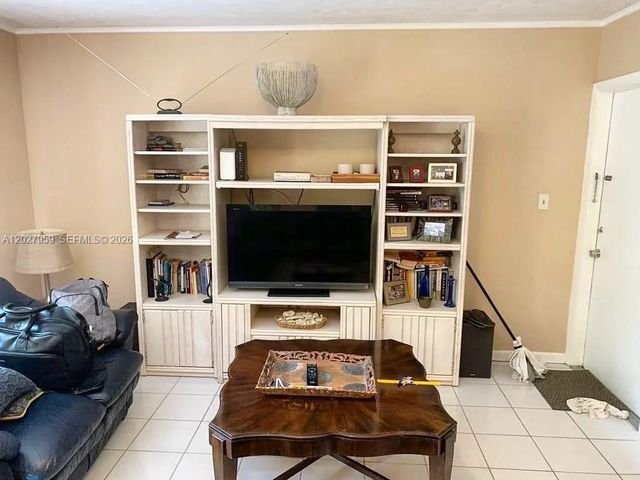 815 Middle River Dr 203, Fort Lauderdale, FL 33304