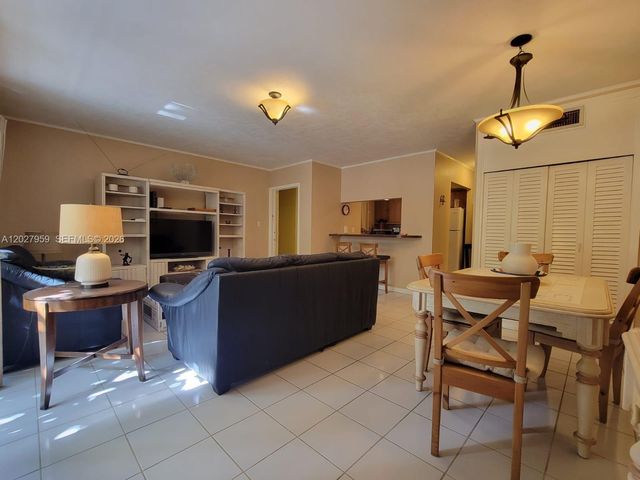 815 Middle River Dr 203, Fort Lauderdale, FL 33304