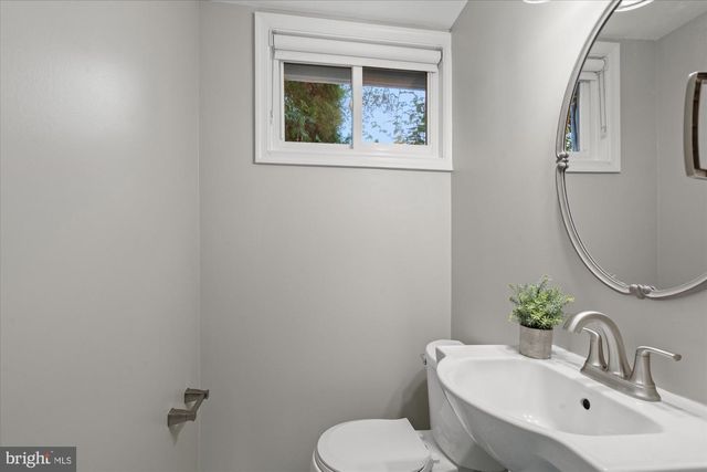 1017 CROTON DR, Alexandria, VA 22308