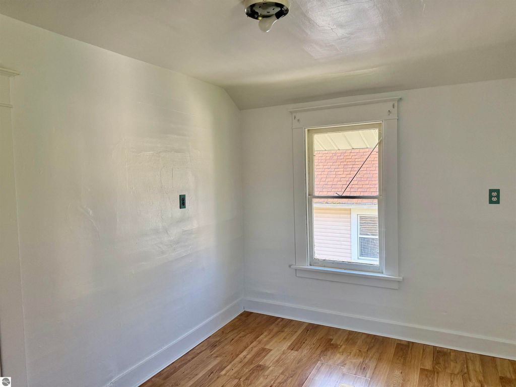 Image 13 of property listing at 222 Rockingham Avenue, Alma, MI 48801