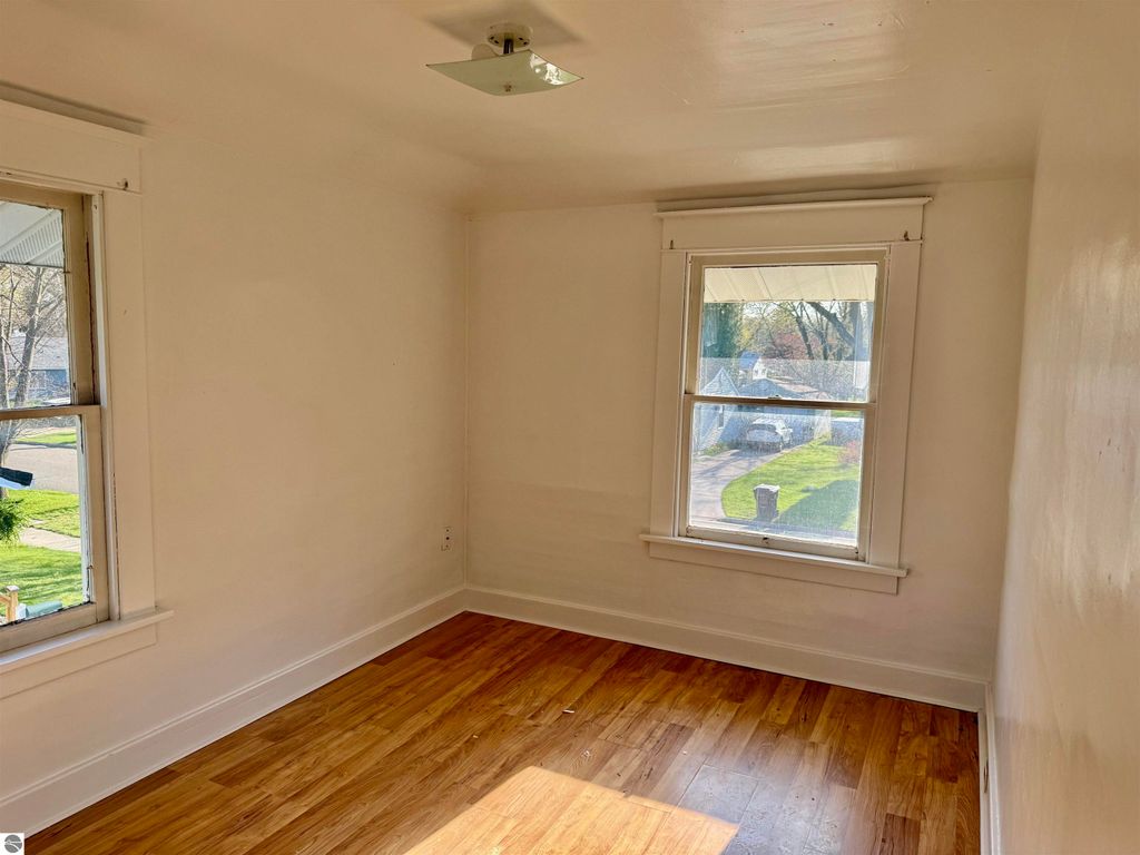 Image 15 of property listing at 222 Rockingham Avenue, Alma, MI 48801