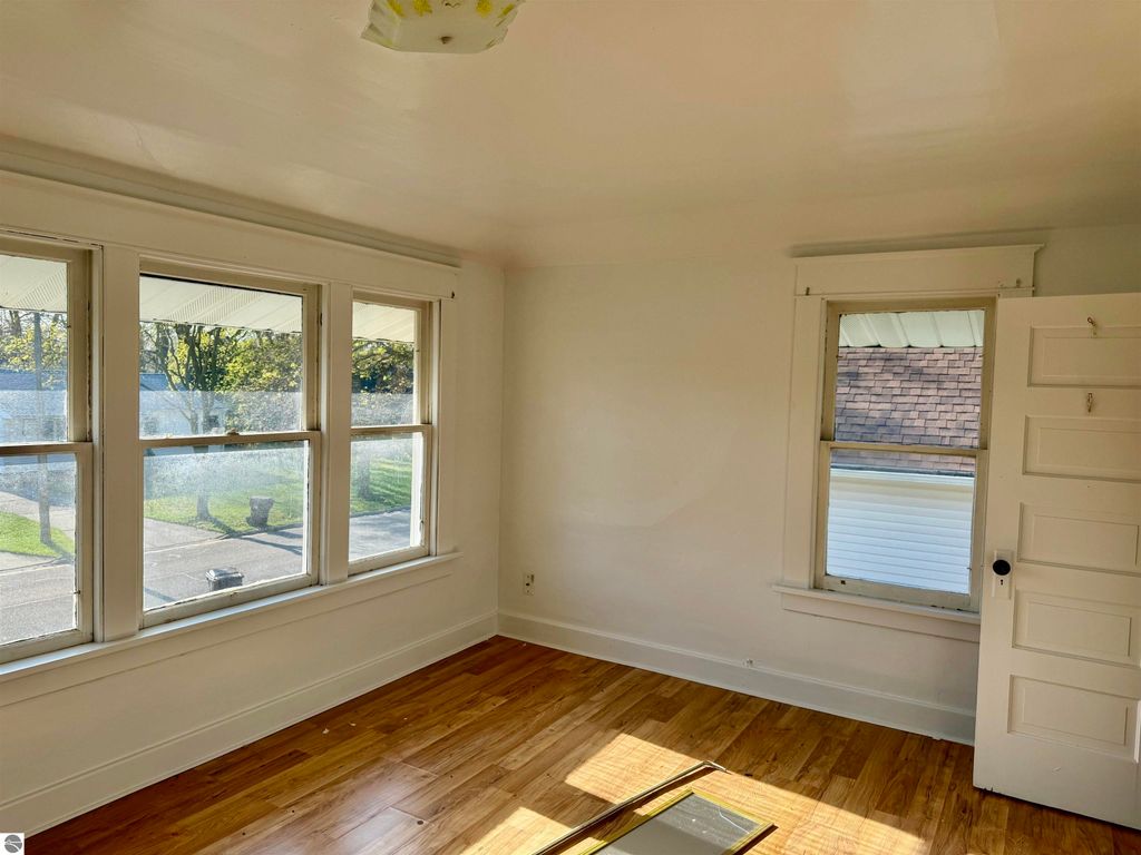 Image 16 of property listing at 222 Rockingham Avenue, Alma, MI 48801